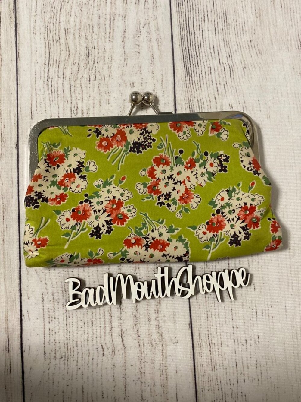 *Handmade Kisslock Coupon Organizer Wallet Purse Vintage Bouquet in Apple Green